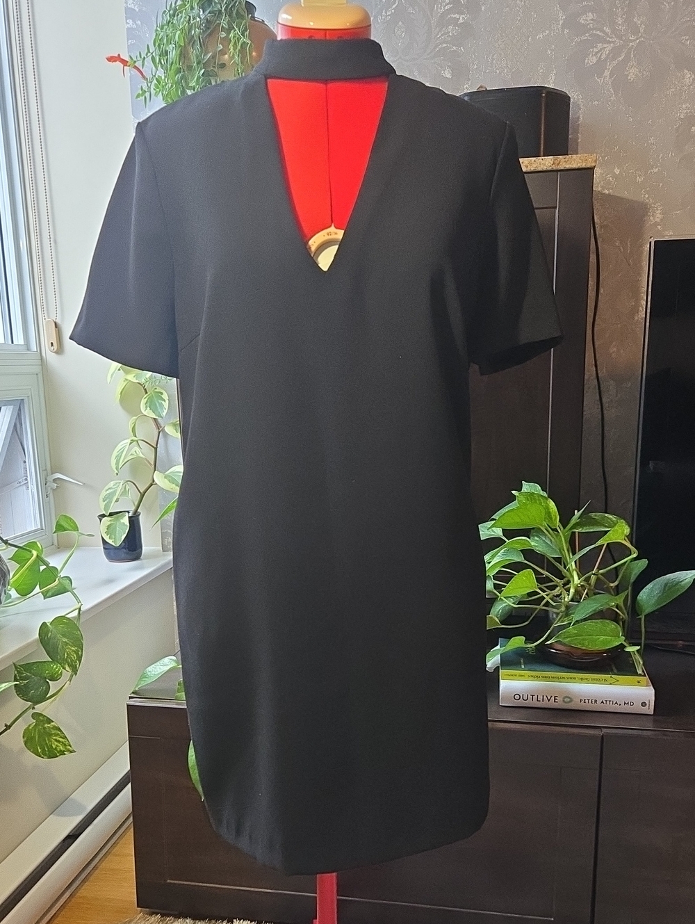 Zara Black Keyhole Shift Dress - Classic Women's Dress